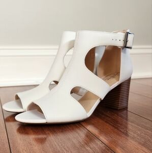 NWT Clarks white open toe booties